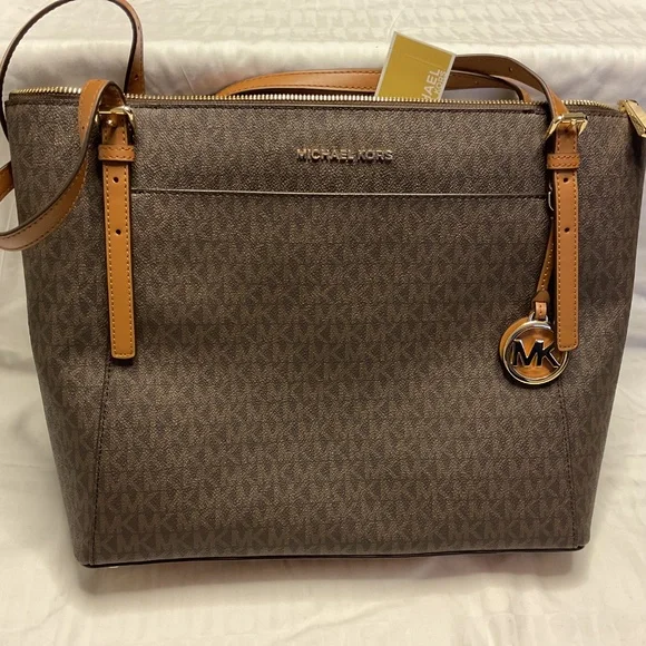 NEW Michael Kors Voyager Tote In Brown & Acorn - Picture 2 of 10